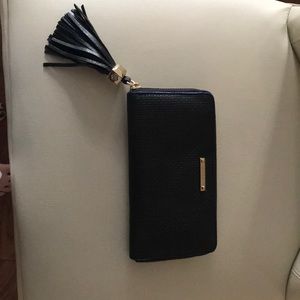 Stella and Dot Mercer black wallet